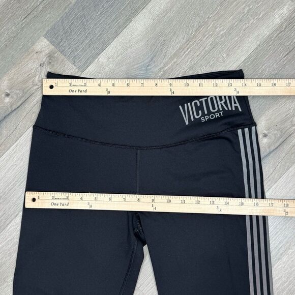 Victoria’s Secret Sport Reflective Stripe Capri Leggings Black Medium - Picture 8 of 11